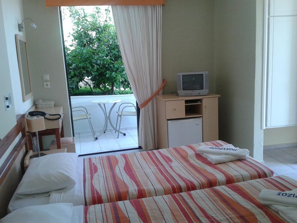 Polyrizos Hotel Rodhákinon Quarto foto